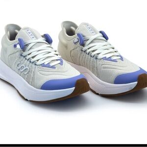 Saysh Women's The Felix Running new in box 8.5